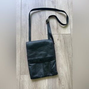 Frye 5 Black Leather Pocket Fold Over Crossbody Handbag Purse